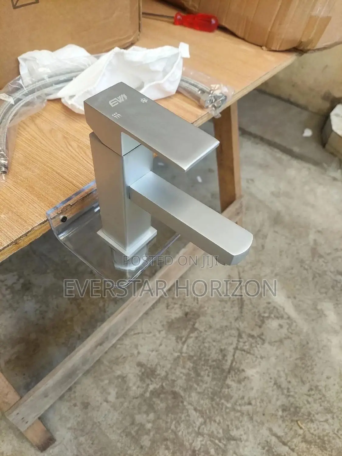 Square Basin Tap Single Handle Hot and Cold Faucet Mixer
