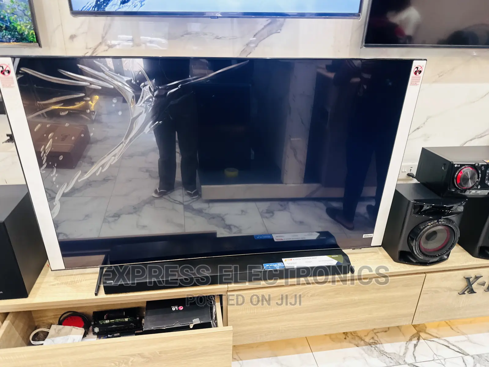 65”Au7092 UHD Smart Samsung LED Display Boundless Design