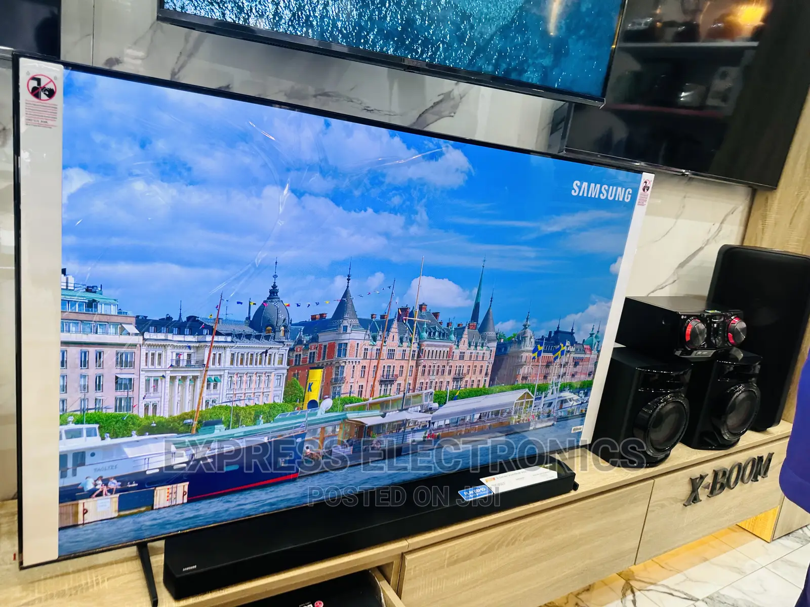 Boundless Design Sleek Slim Samsung UHD Smart 85”Au7172
