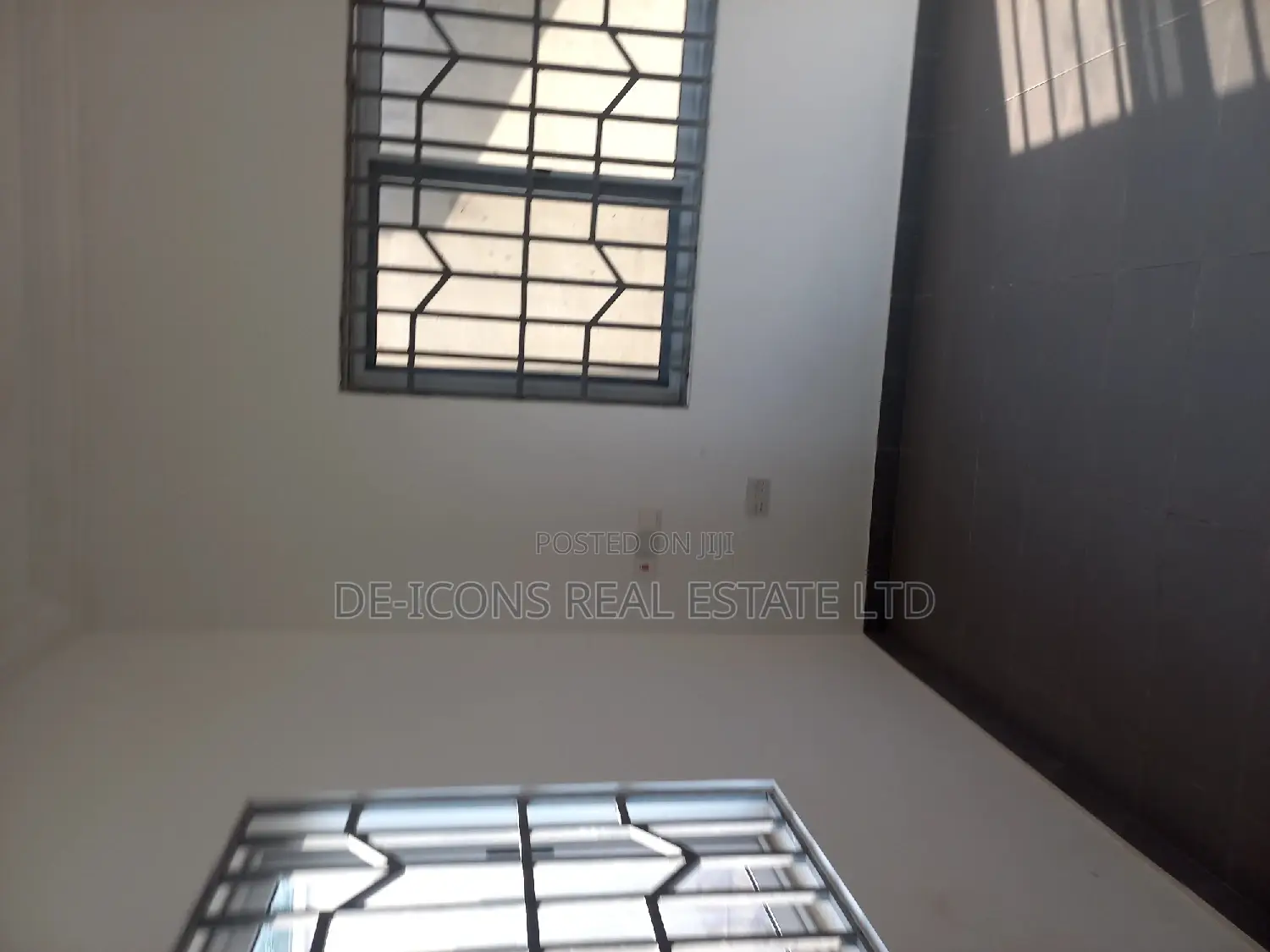 3bdrm Duplex in De-Icons Real Estate, Kasoa for rent