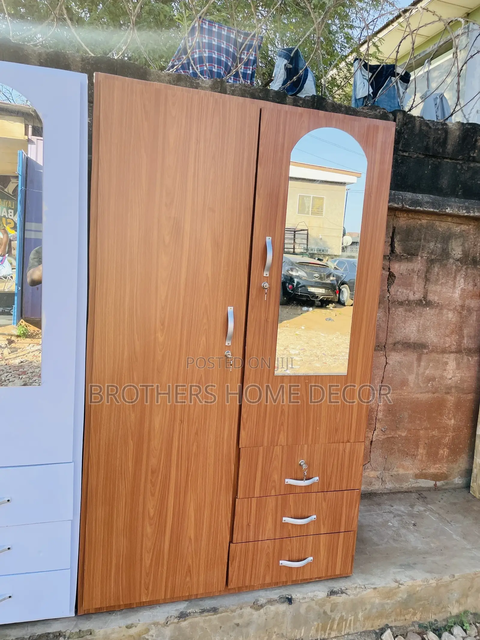 Two Doord Wardrobe Very Clear And Neat