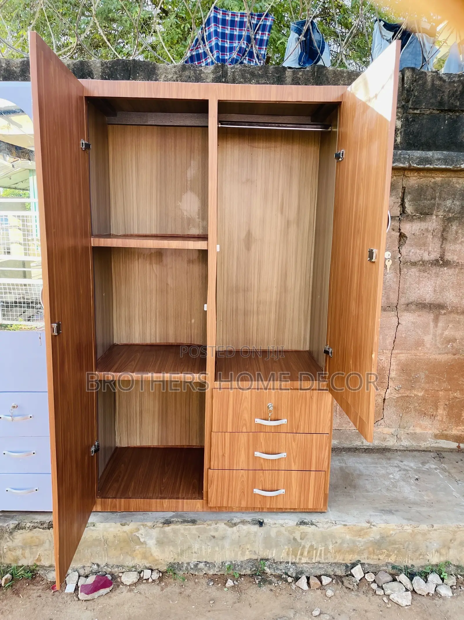 Two Doord Wardrobe Very Clear And Neat