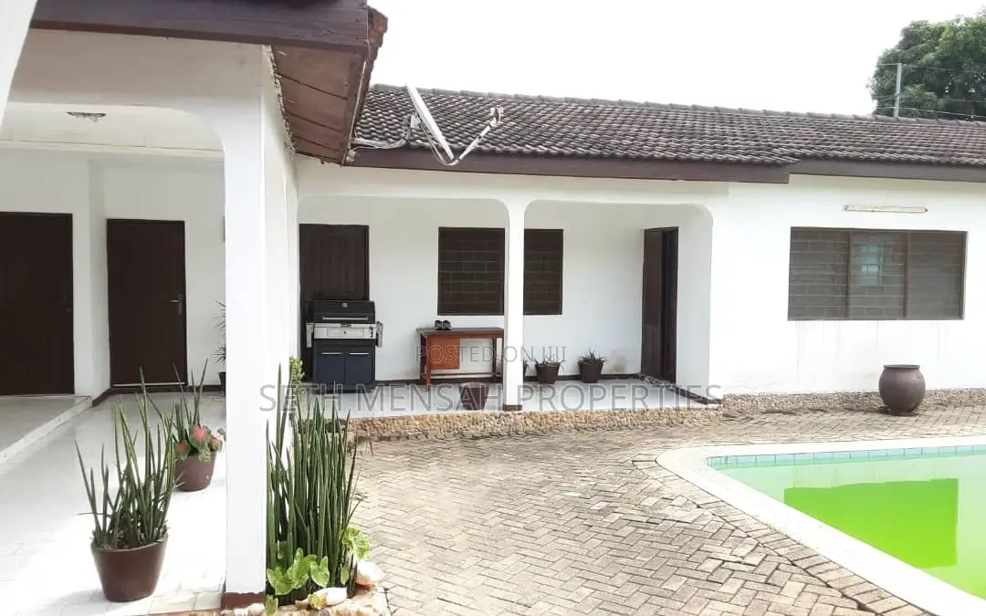 Furnished 6bdrm Bungalow in Tesano for sale