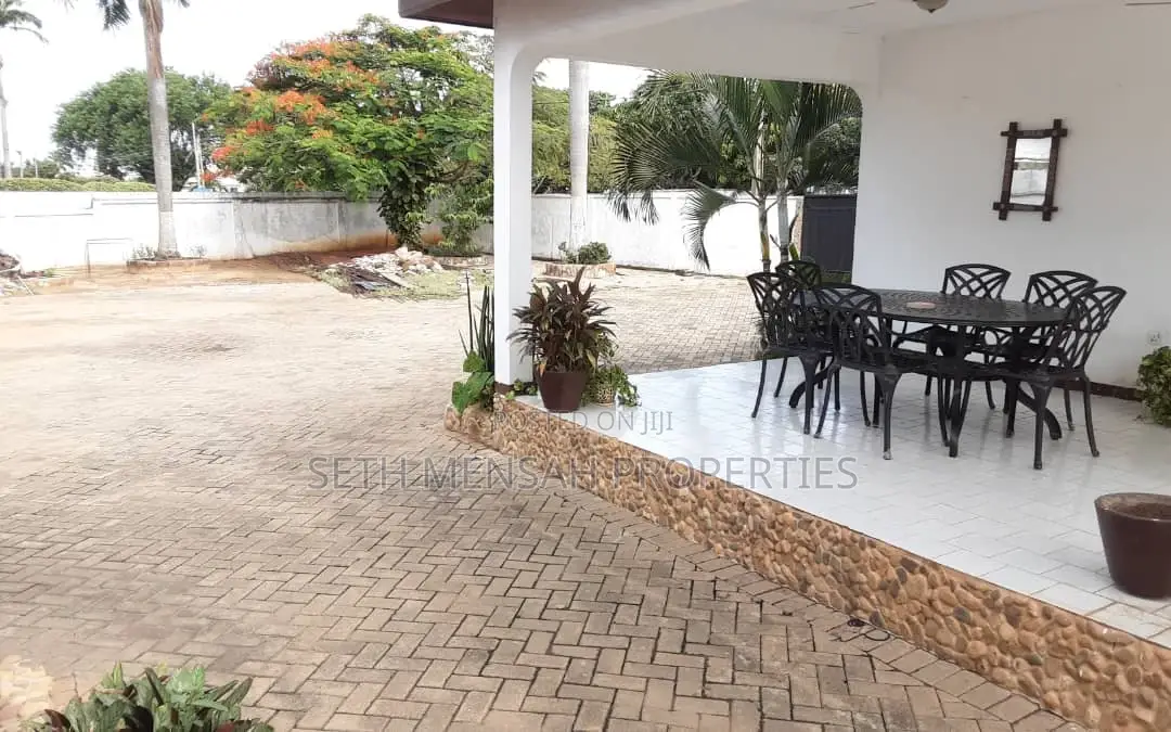 Furnished 6bdrm Bungalow in Tesano for sale