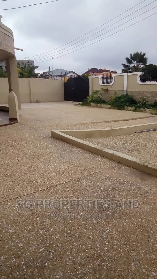 4bdrm House in Batsonaa, Spintex for rent