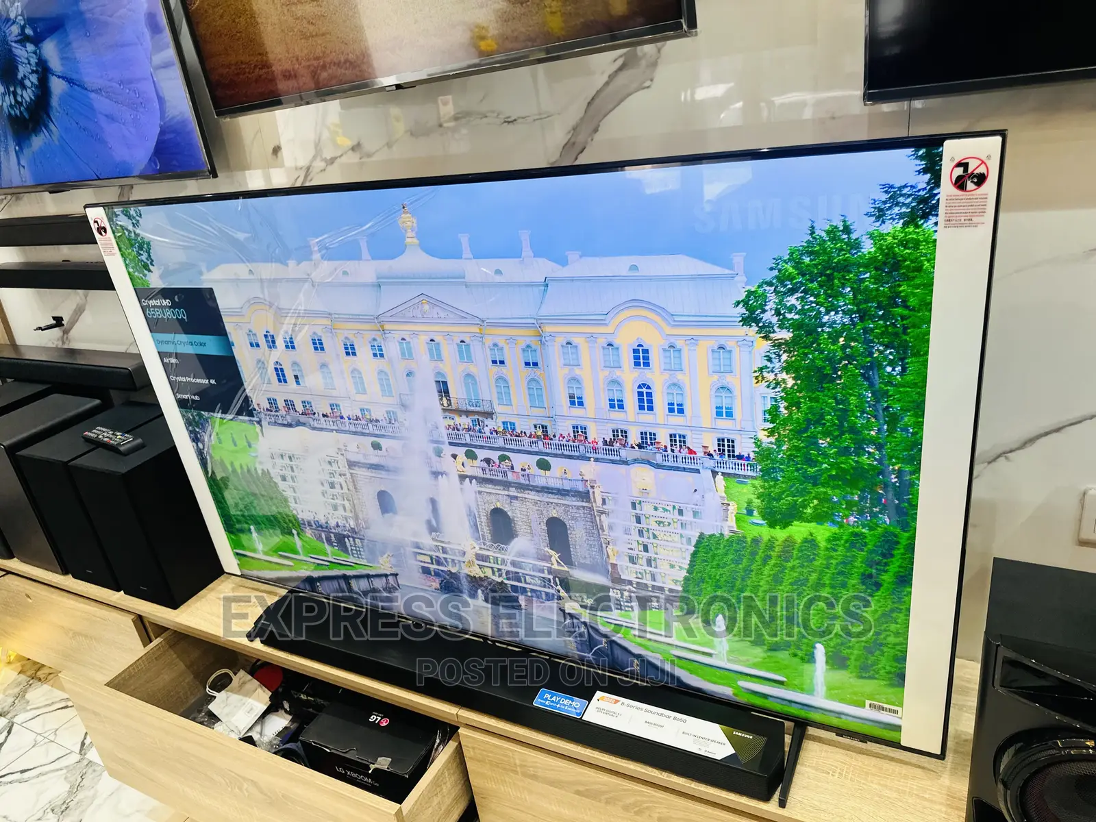 Superior Sleek Black Slim Samsung UHD Smart 65”Bu8002 Tv