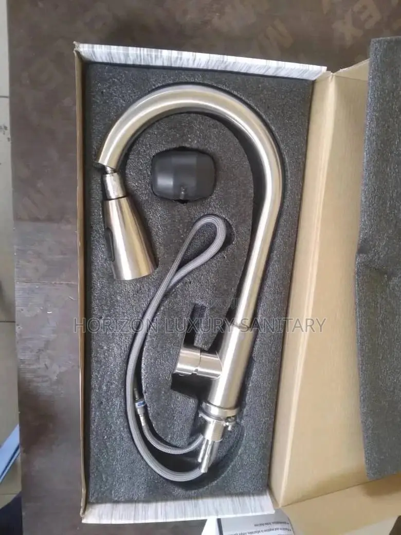 Luxury 360° Rotation Pullout Hot and Cold Kitchen Faucet