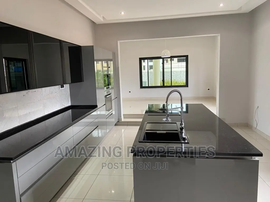 6bdrm House in East Legon for sale