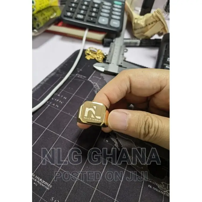 NELLY LENNIS Square Biker Signet Ring - Gold