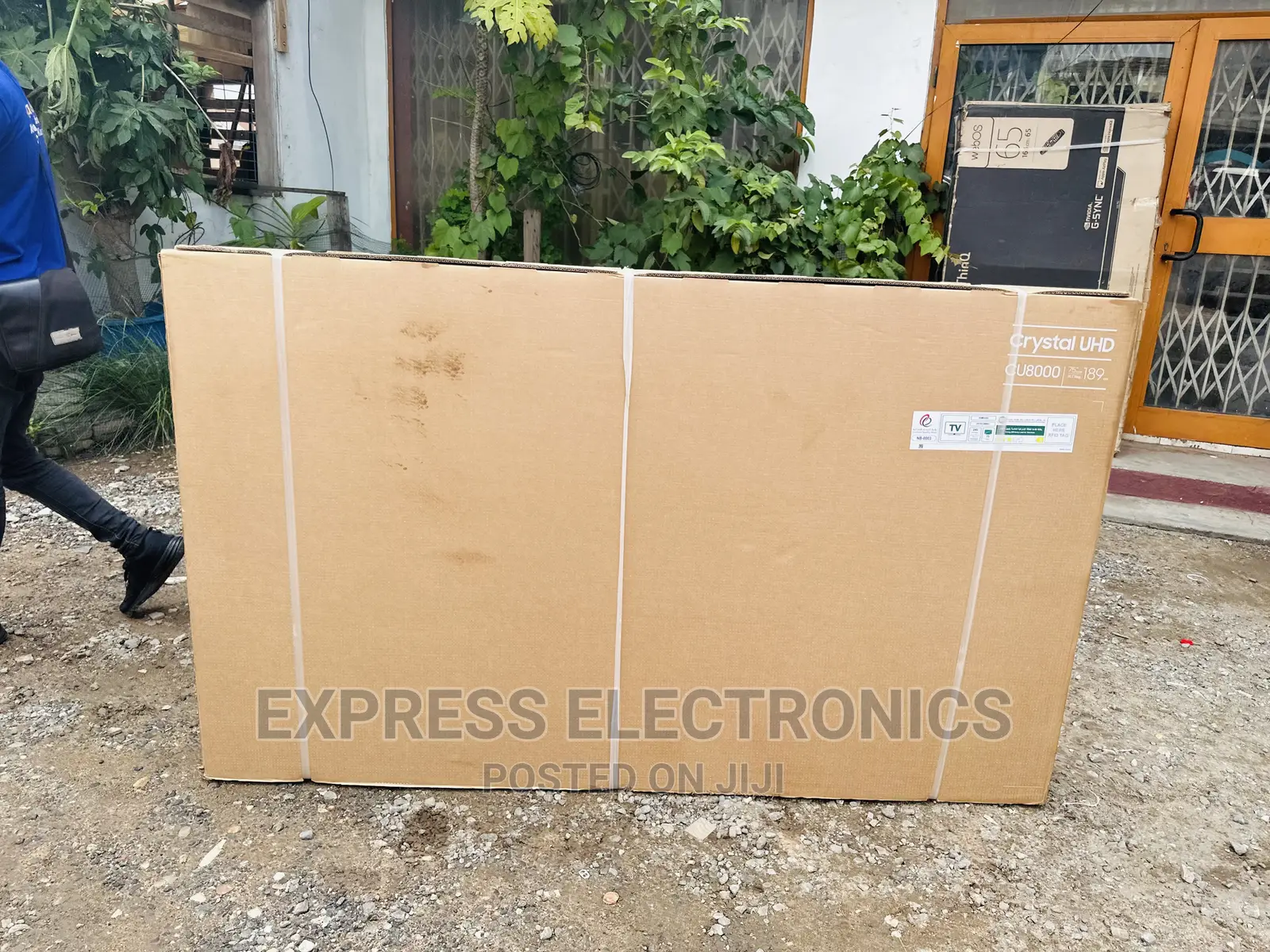 Samsung UHD Smart Cu8000 75” Glossy Screen 