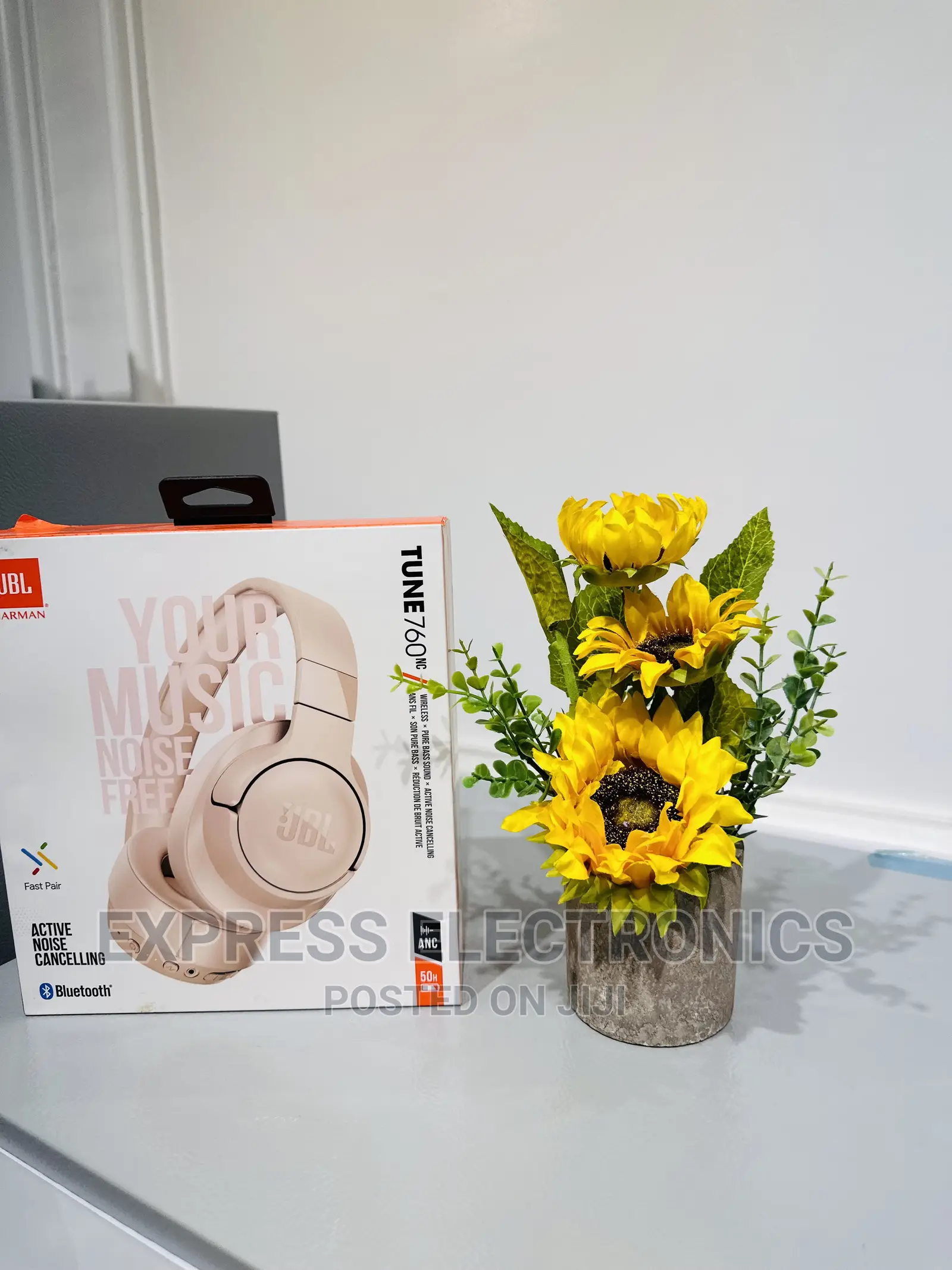 Hear and Play Better With Headphones JBL Tune 760