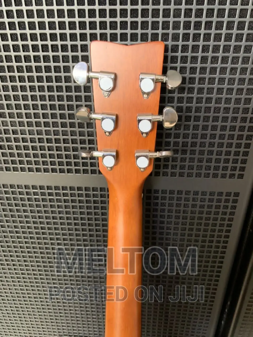 Yamaha Acoustic Guitar (6 Strings)
