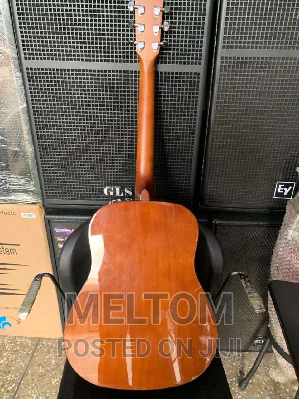 Yamaha Acoustic Guitar (6 Strings)