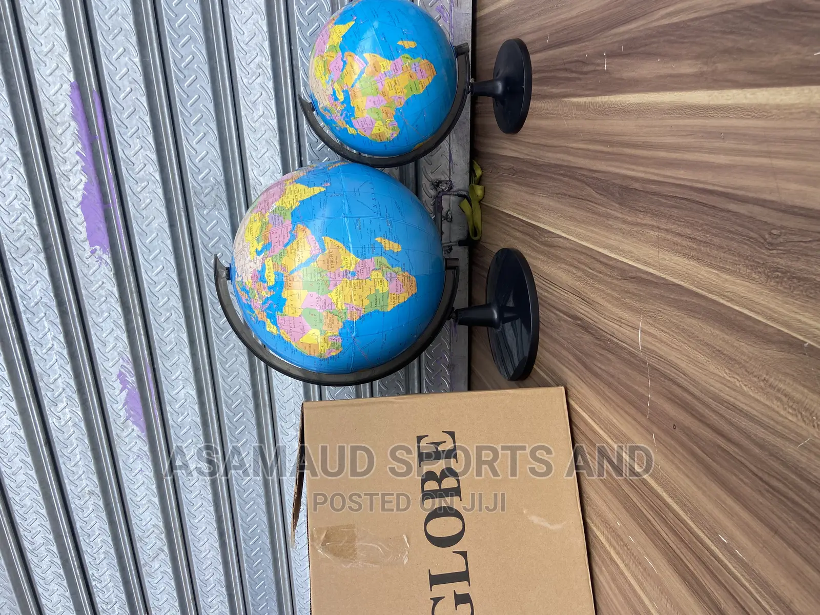 Original Globe Medium Size at Cool Price