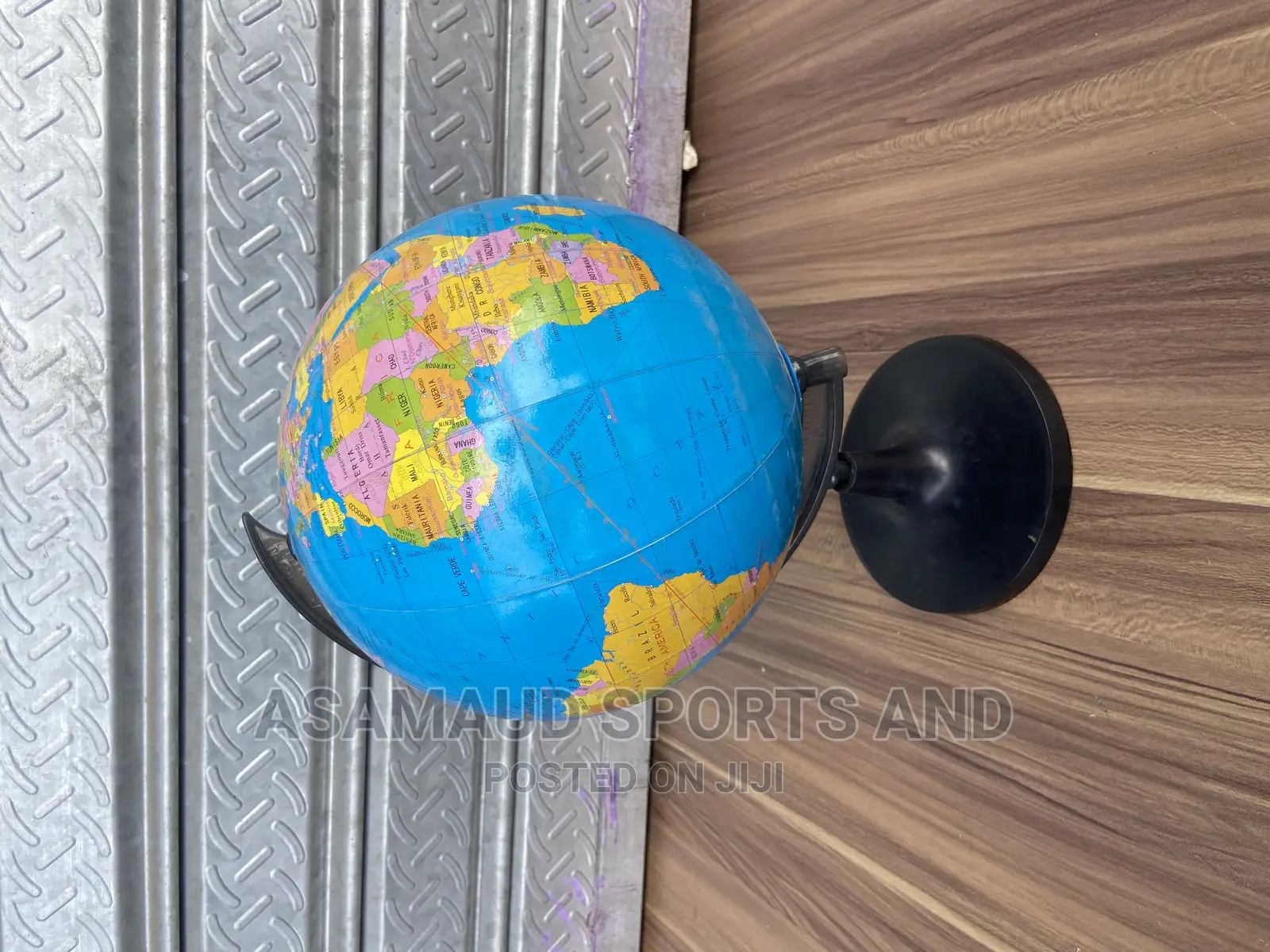 Original Globe Medium Size at Cool Price