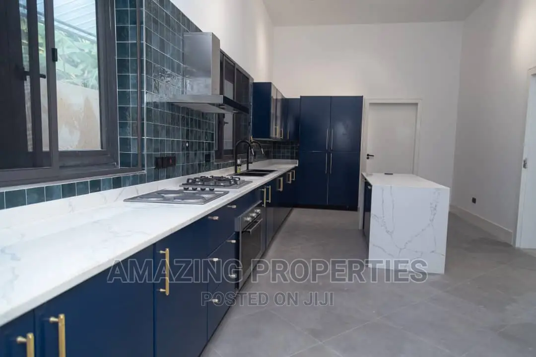 5bdrm House in Labone for sale