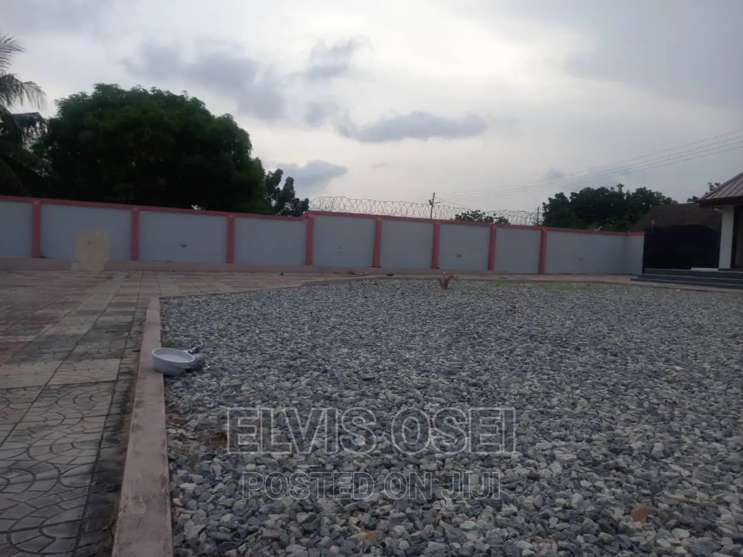 3bdrm House in Broadcasting Kasoa, Weija for rent