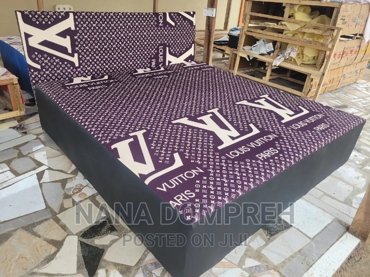 Inbuilt Queen Size Bed