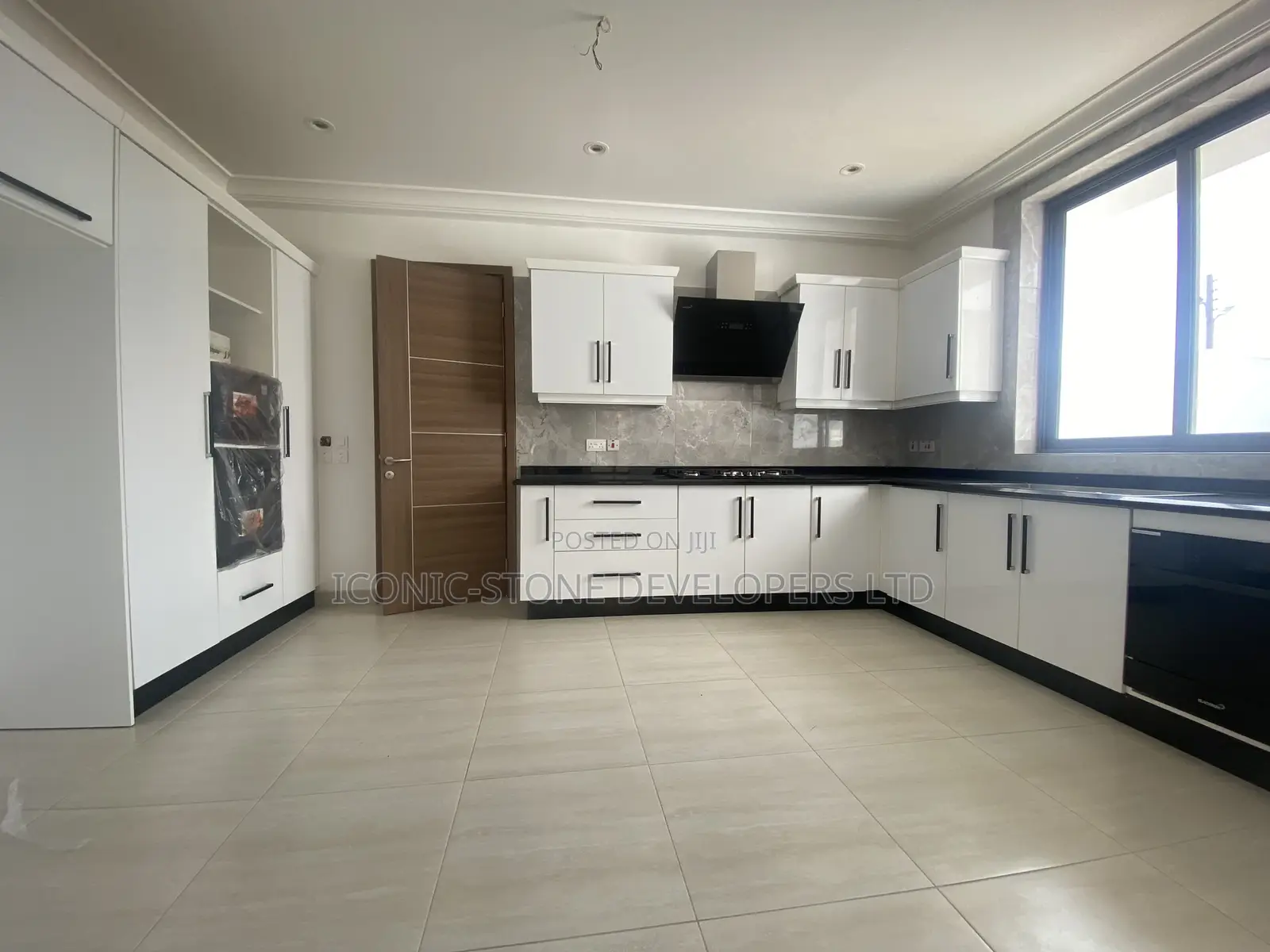 4bdrm Mansion in American House, East Legon for sale