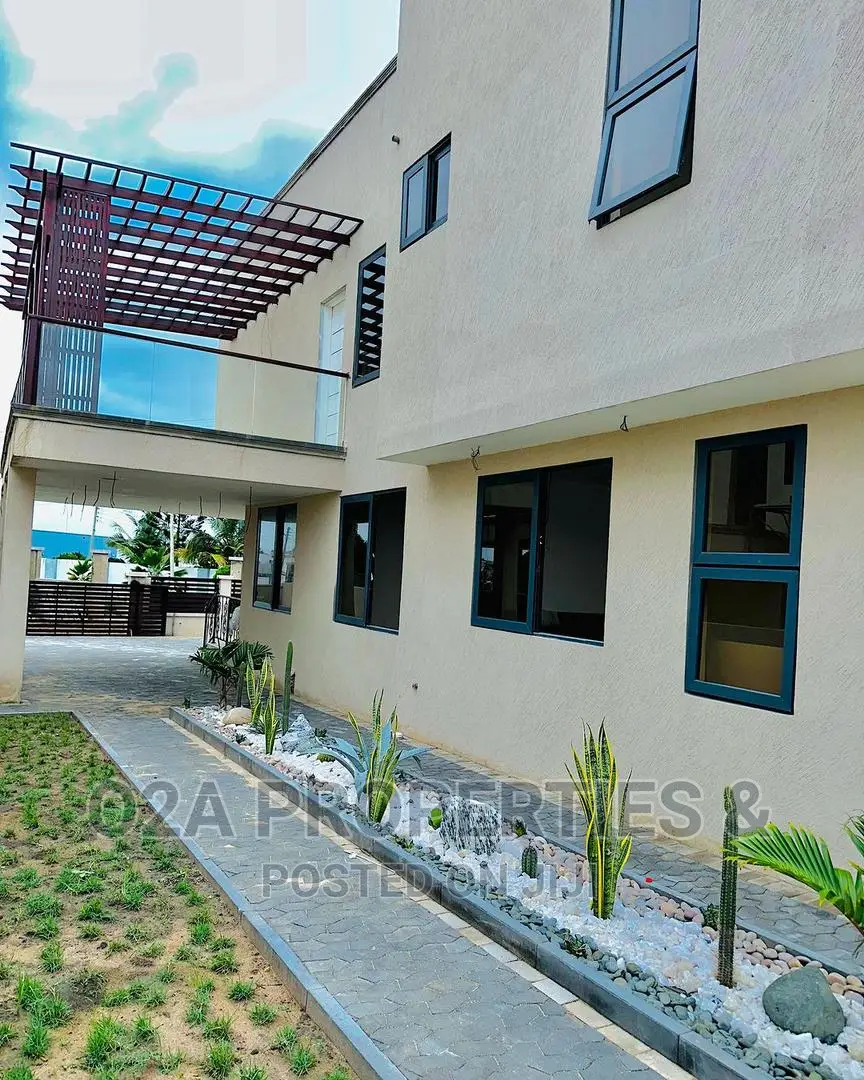 4bdrm House in Sakumono for sale