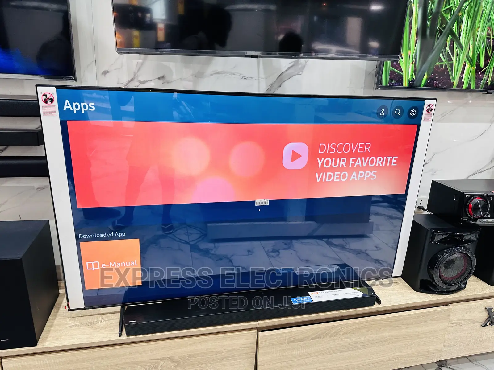 Sleek 65”Viewing Delights UHD Smart Bu8000 Samsung