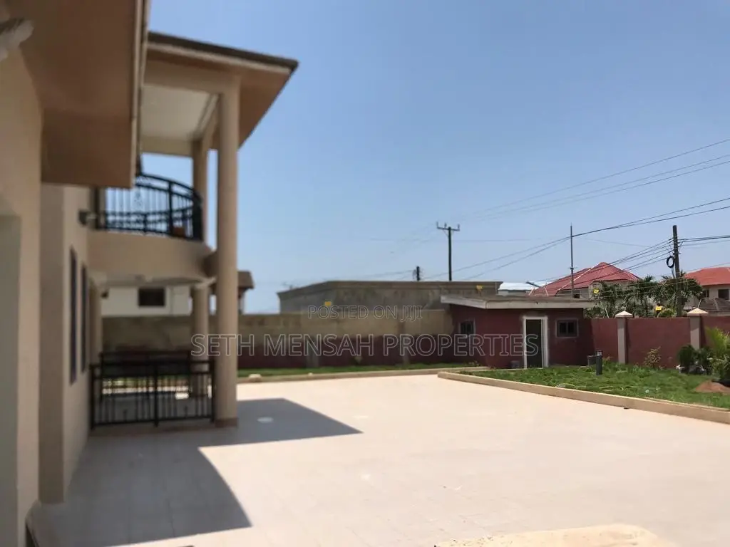 5bdrm House in Airport Residential Area for rent