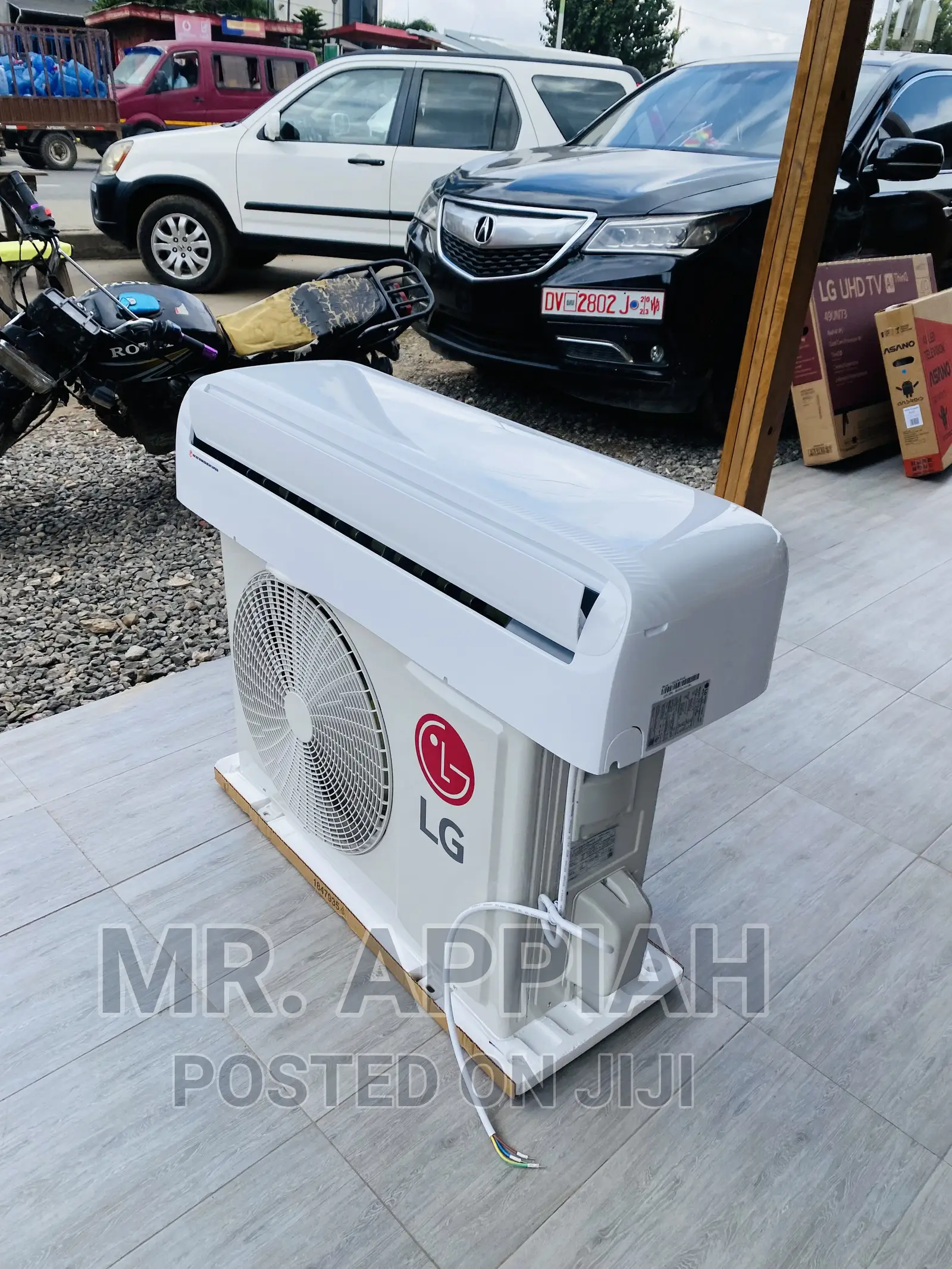 Stay Cool With LG Split Type Air Conditioner(2.5HP)White.
