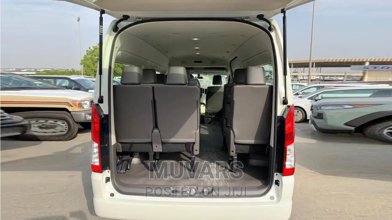 Car Rental in Ghana, Toyota Hiace -15 Seater Bus