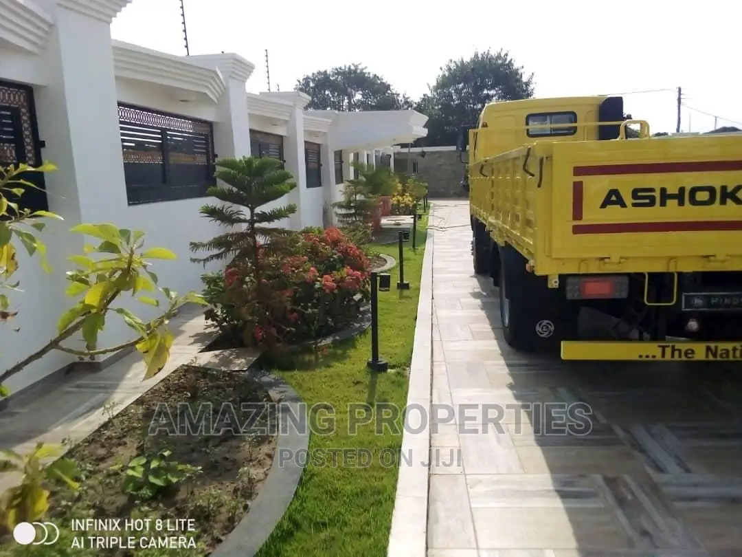 7bdrm House In Tema Metropolitan For Sale