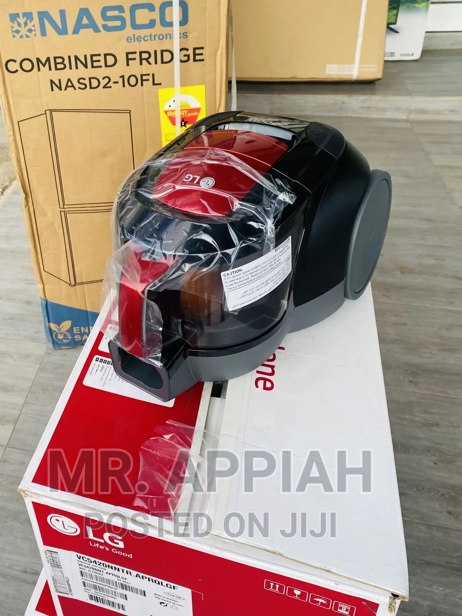 Easy to Operate LG Vacumm Cleaner(VC5420NNTR)Red Black.
