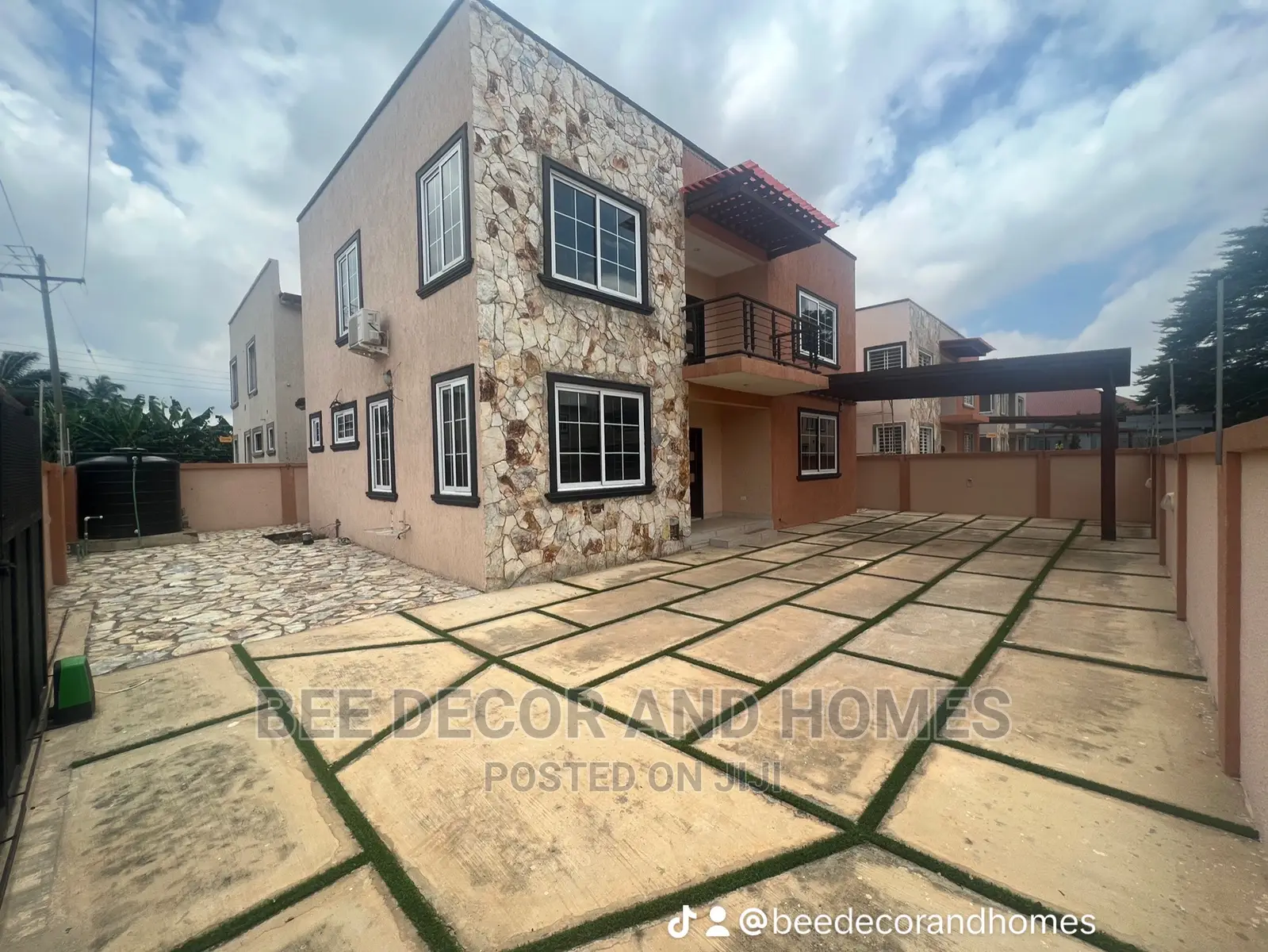 3bdrm Block of Flats in Bee Decor And Homes, Adenta for sale