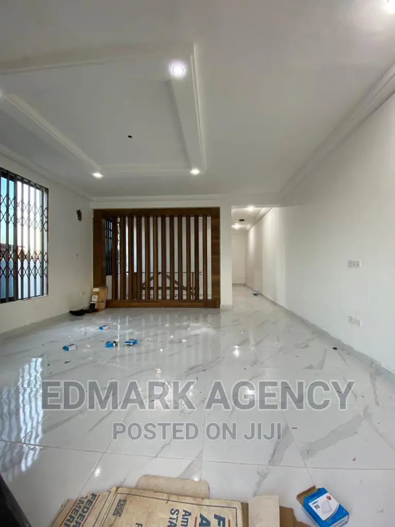 3bdrm House in Kwabeyna, Kwabenya for sale