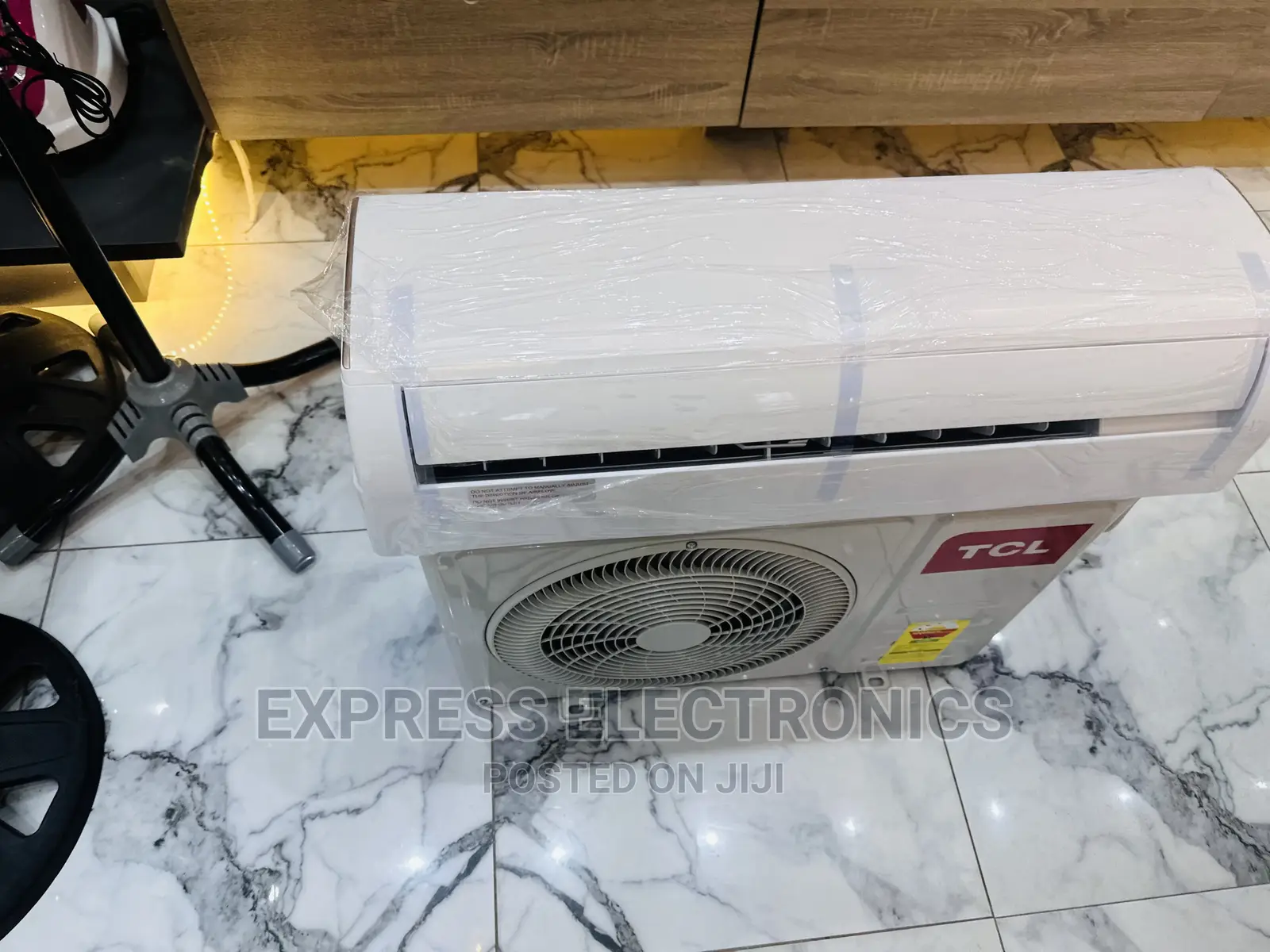 White TCL Cooling Comfort Split R410 Gas 2.5hp