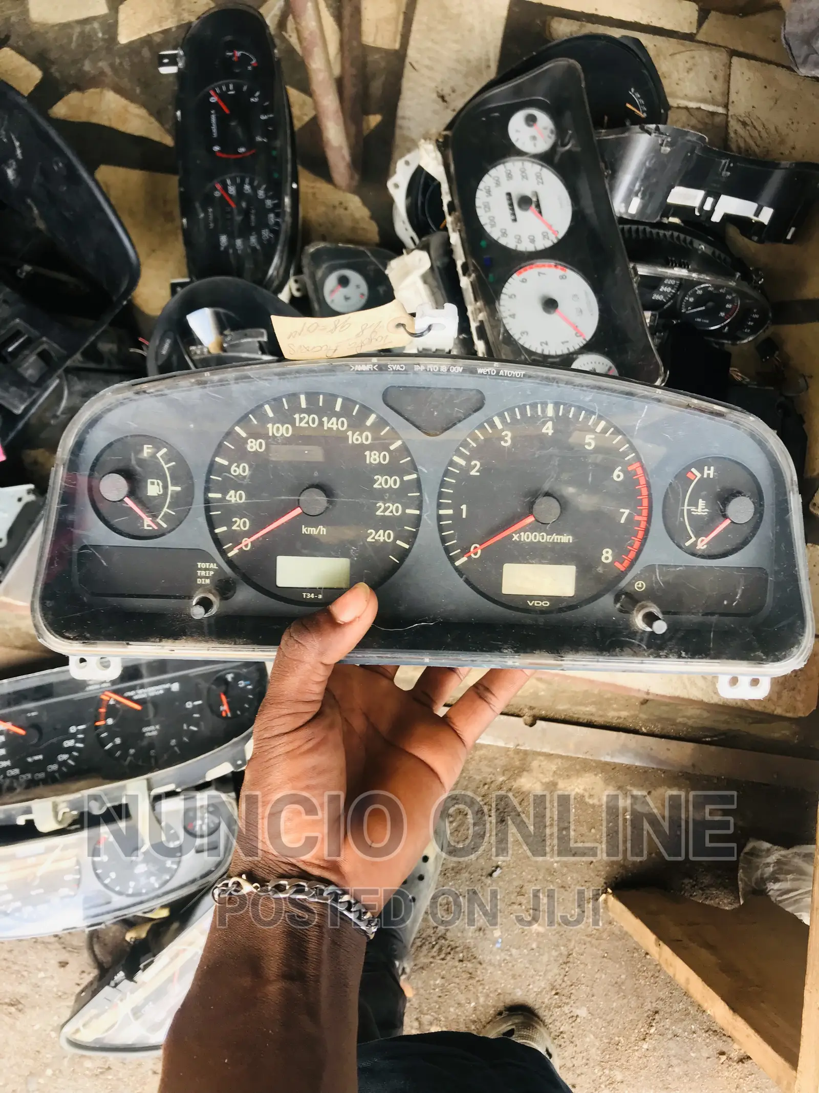 Toyota Avensis 2000 Meterboard