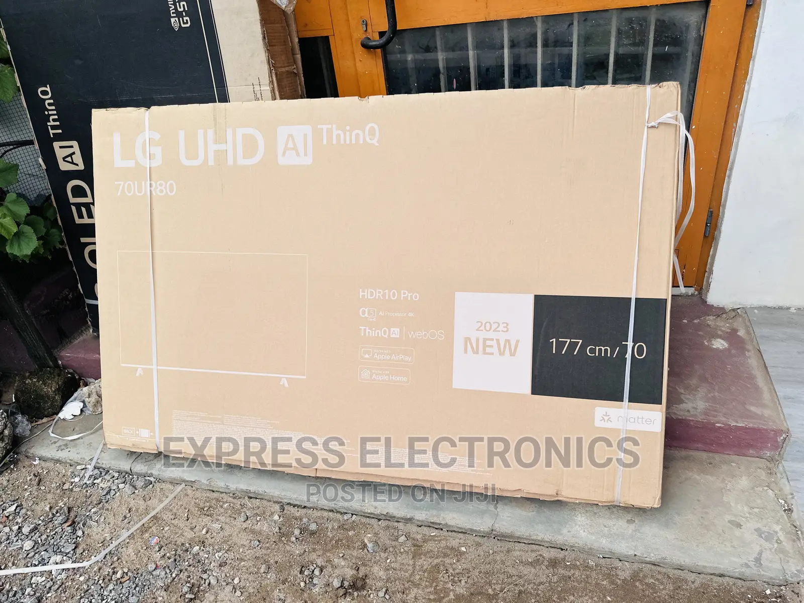 Astounding Slim UHD Smart 70”UR8003 Tv LG