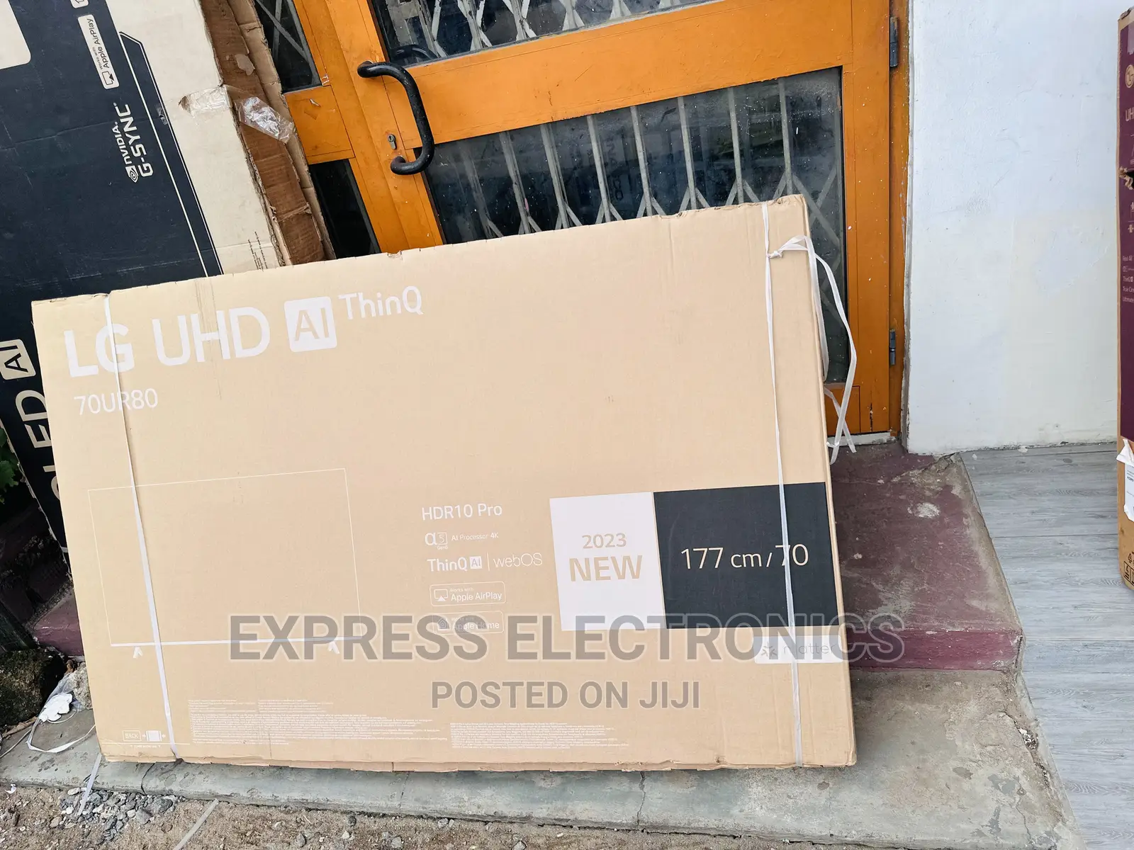 LG Ur80003 Series UHD 70”