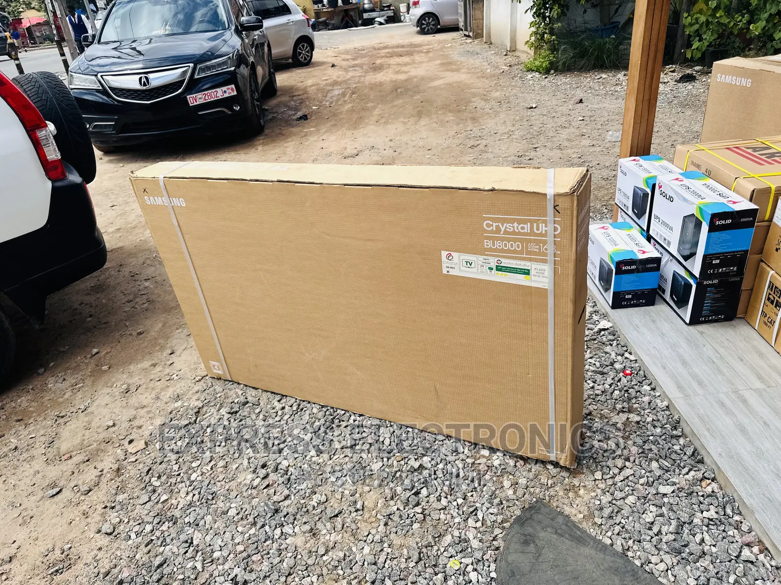 Smart Hub Slim UHD Sleek Samsung 65”Bu8002 Tv 
