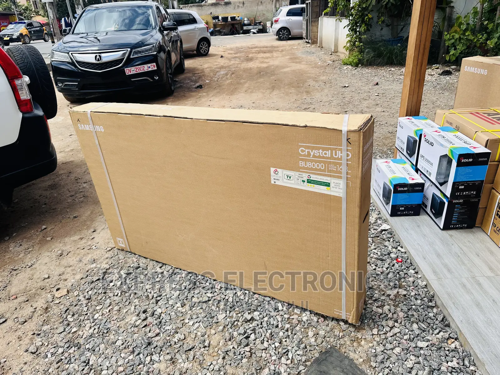 Smart Hub Slim UHD Sleek Samsung 65”Bu8002 Tv 