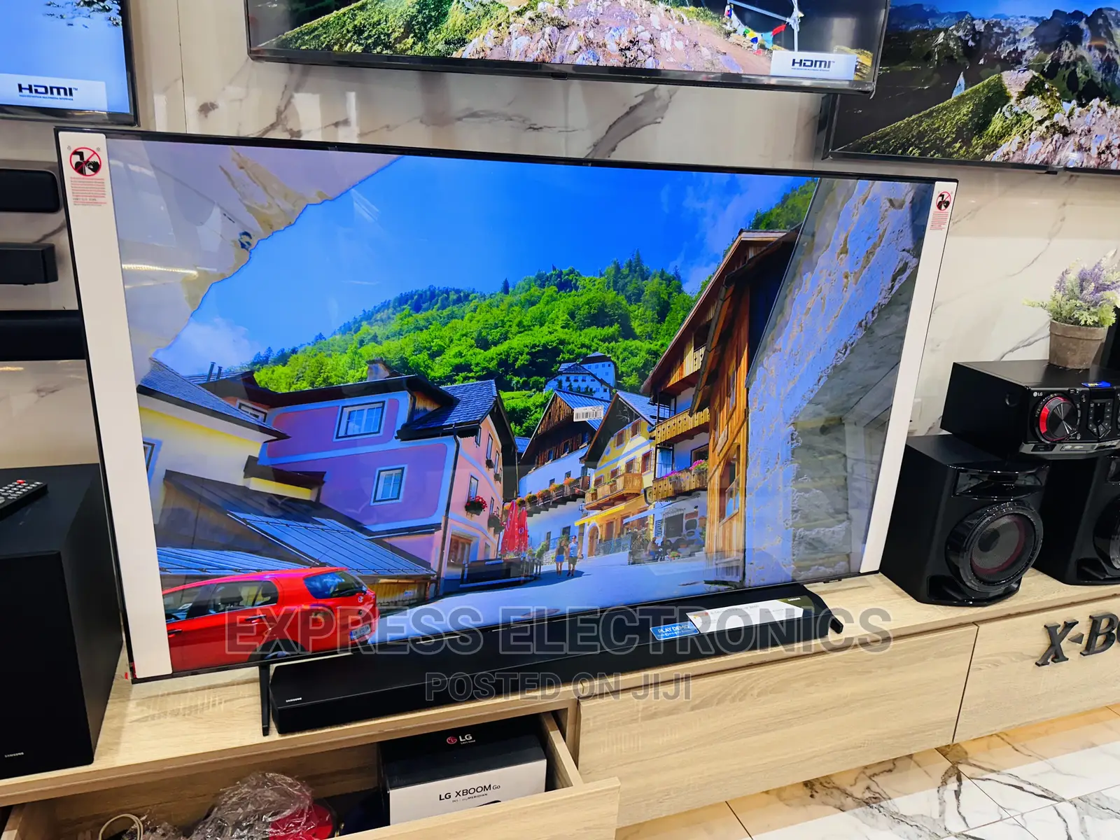 Immersive Yourself With 85”UHD 4ksmart Glossy Samsung Bu8000