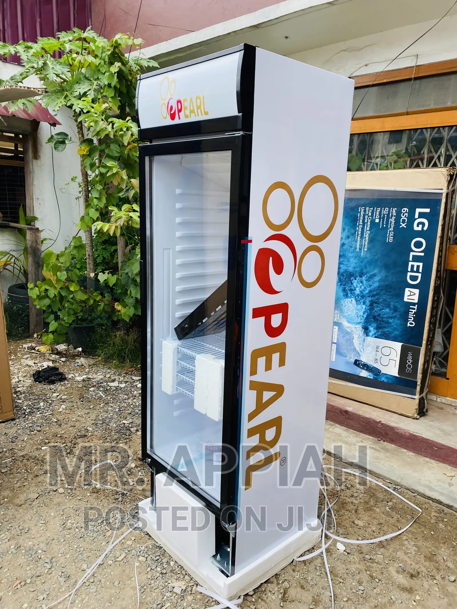 Quality Yet Affordable Pearl PVC 424-2b 400L Display Fridge