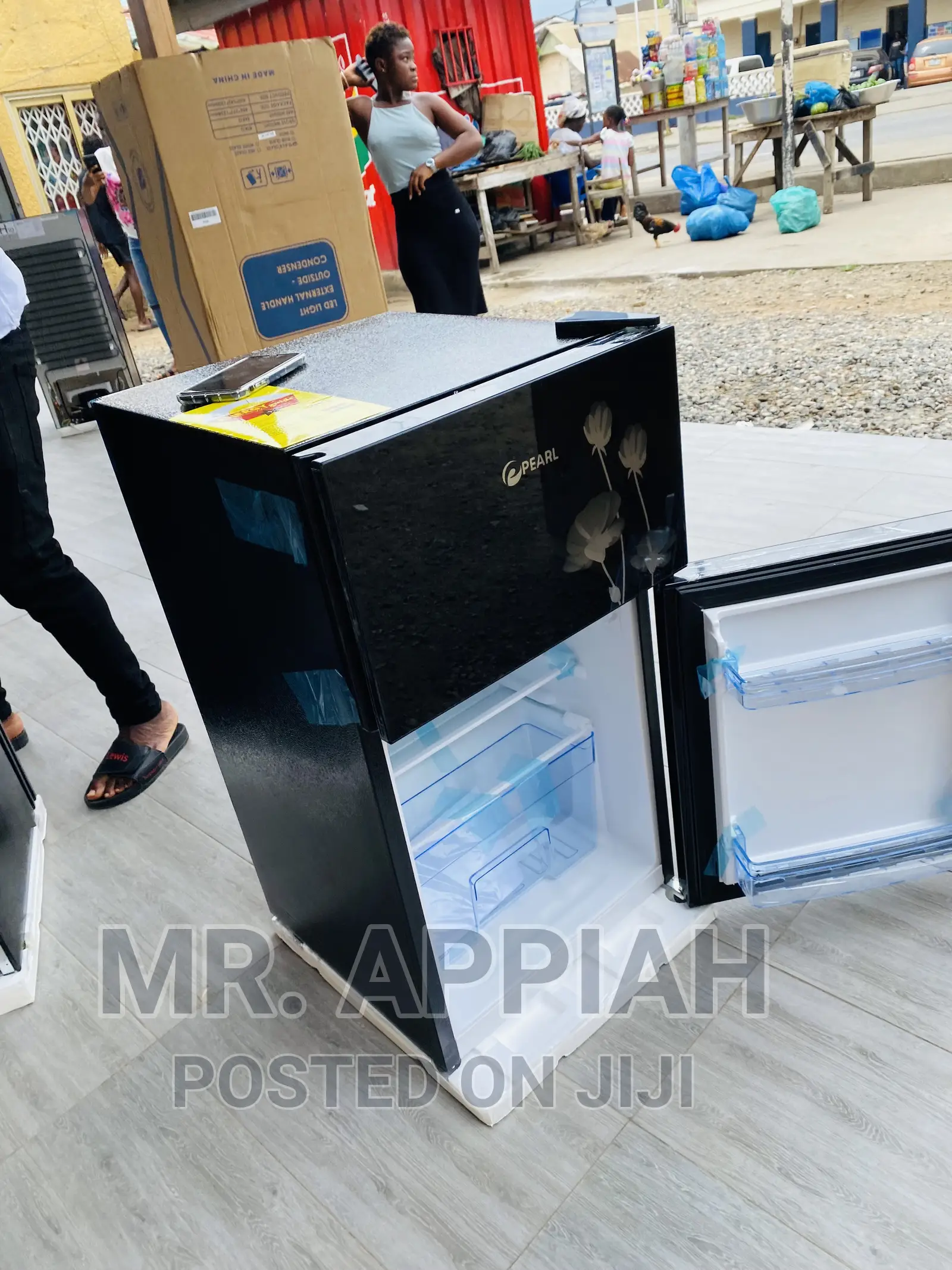 Quality Pearl PF-10 Table Top Refrigerator(Black)Mirror.