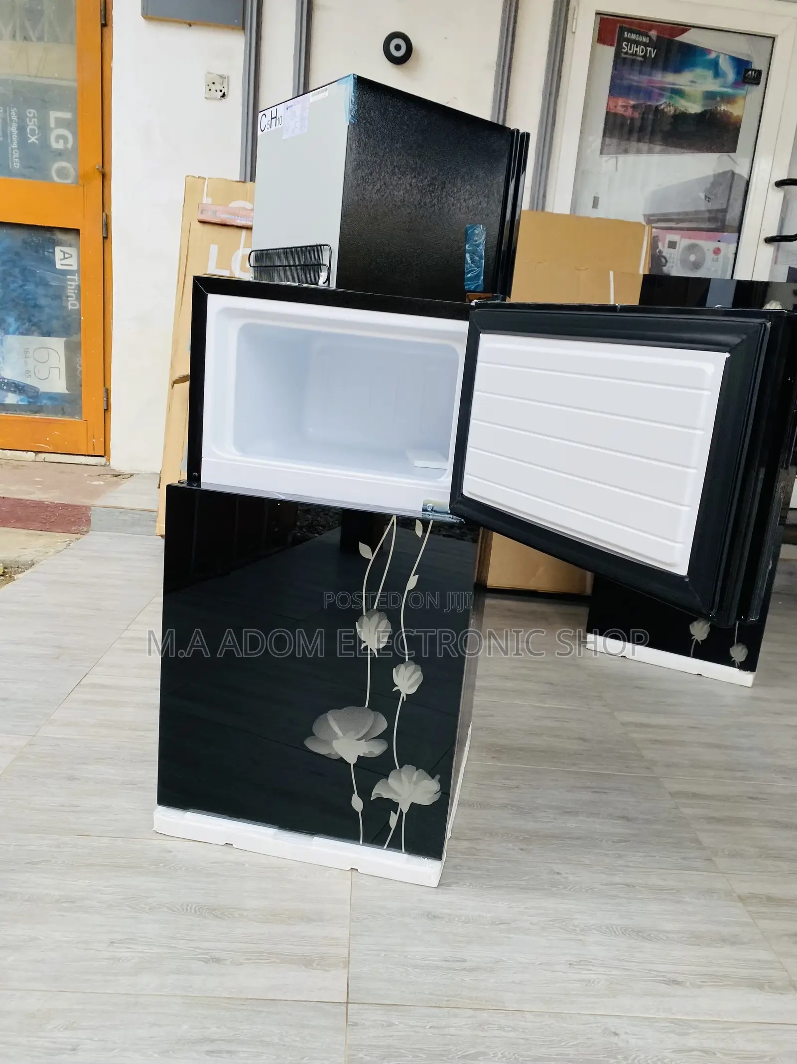 Quality Yet Affordable Pearl PF-10T Table Top Fridge,Black 