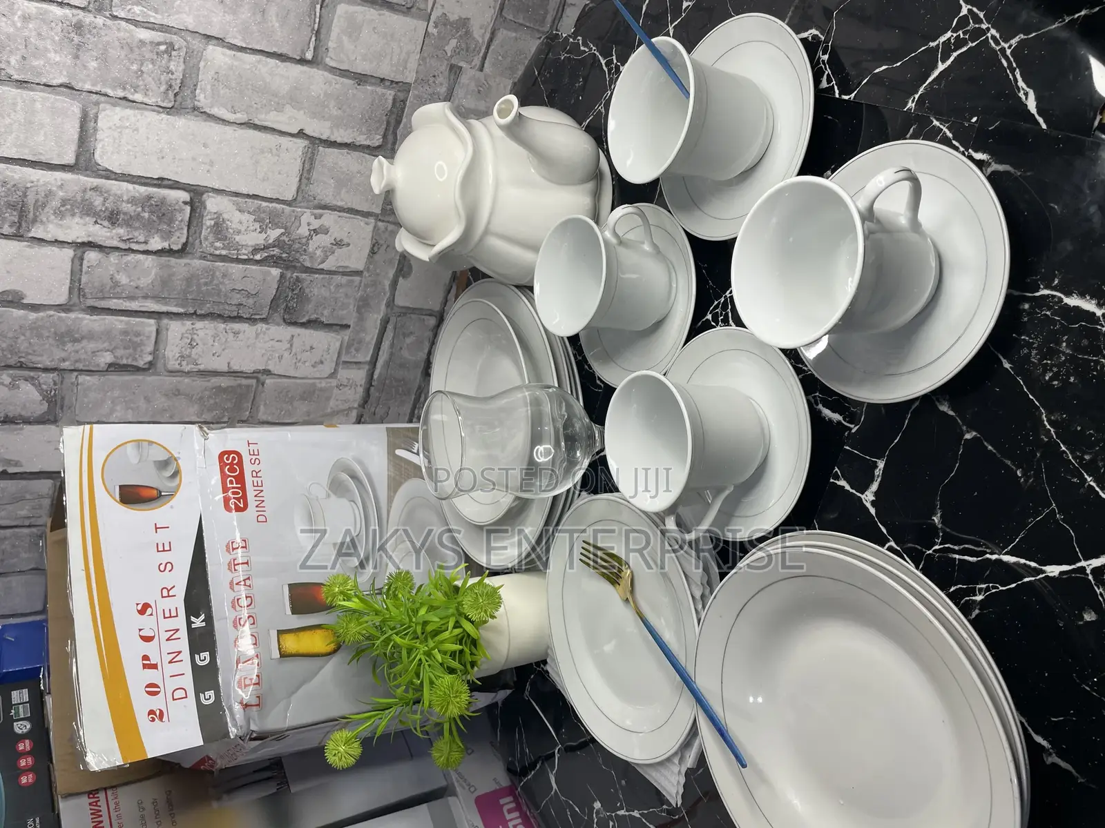 20pcs Dinnerware Set + Tea Pot