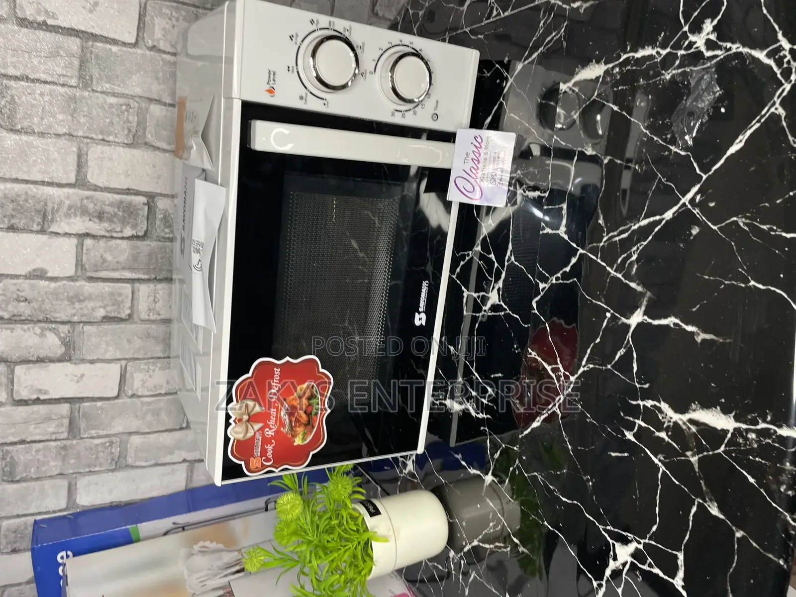 Microwave Oven With Grill