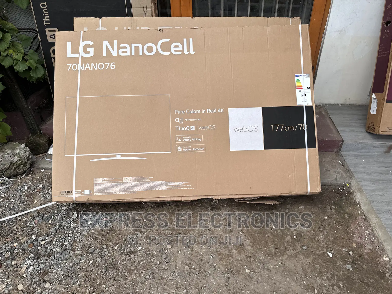 Slim New UHD Smart 70”Nano81 Glossy Black Nanocell