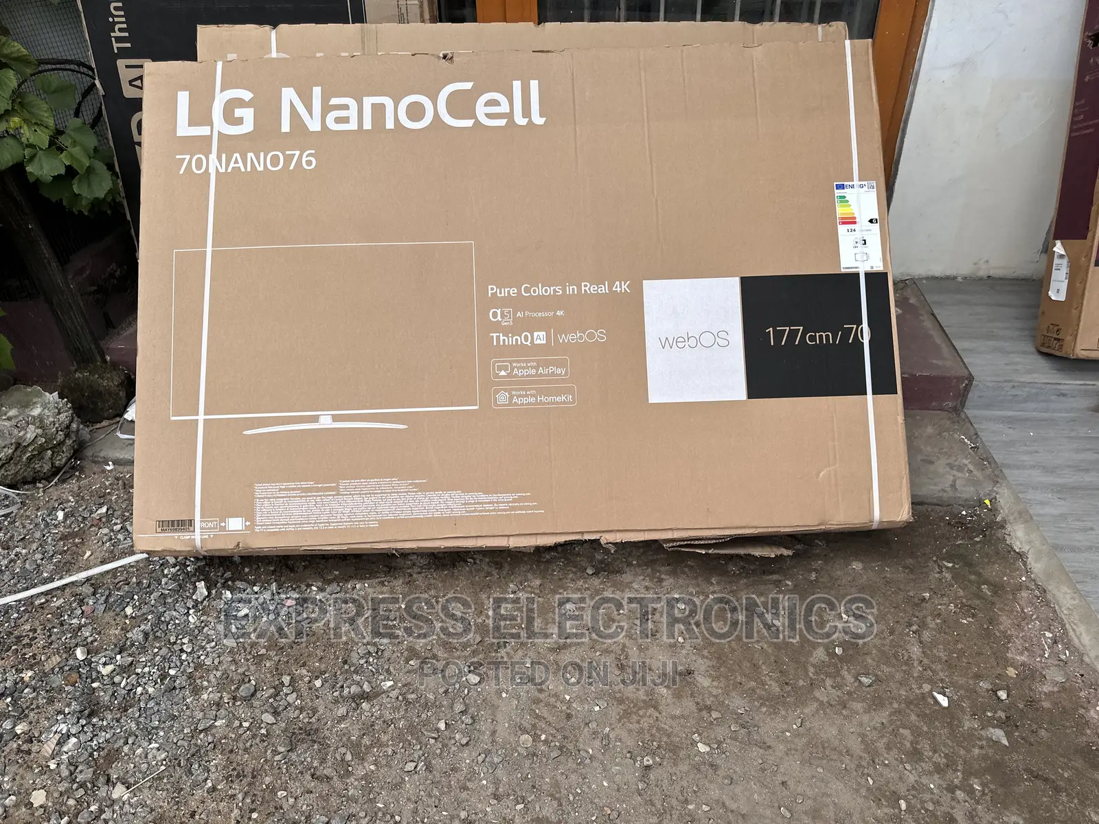 Slim New UHD Smart 70”Nano81 Glossy Black Nanocell