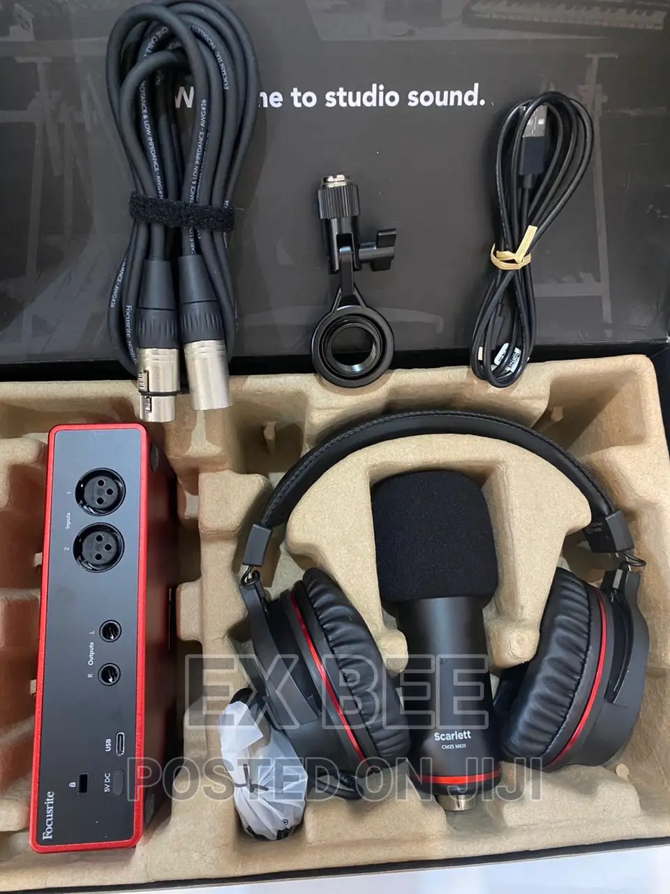 Focusrite Scarlett 2i2 Audio Interface Studio Bundle (4th Generation)