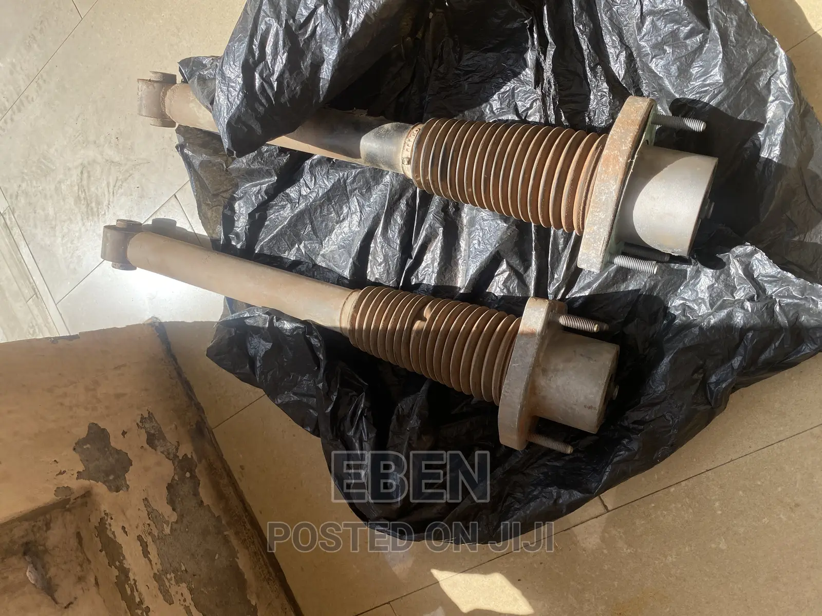 Range Rover Sports Rear Air Suspensions or Struts