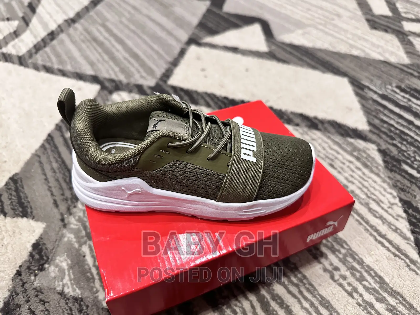 Puma Sneakers