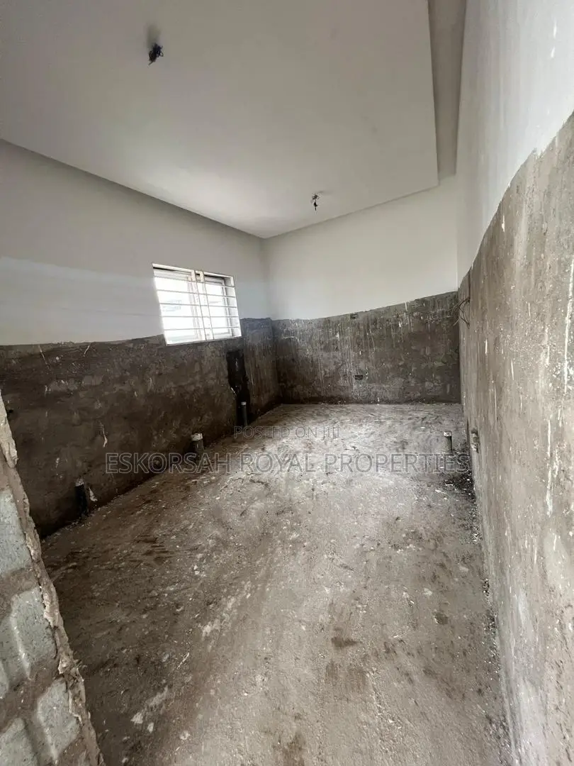 5bdrm House in East Legon Hills, School Junction for sale
